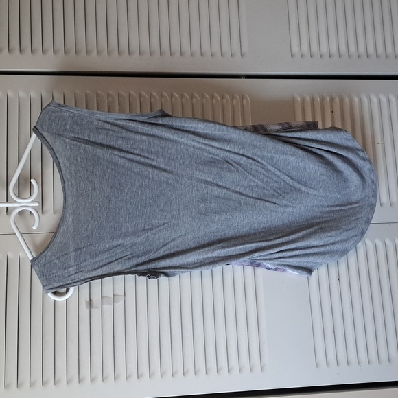 Sz S ( fits M) Sleeveless tank w pic of woman and plaid design below. Stretch - Picture 5 of 6